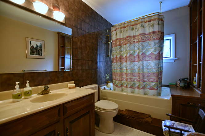 Seasonal 957222 7th Line-small-112-044-Bathroom-666x444-72dpi