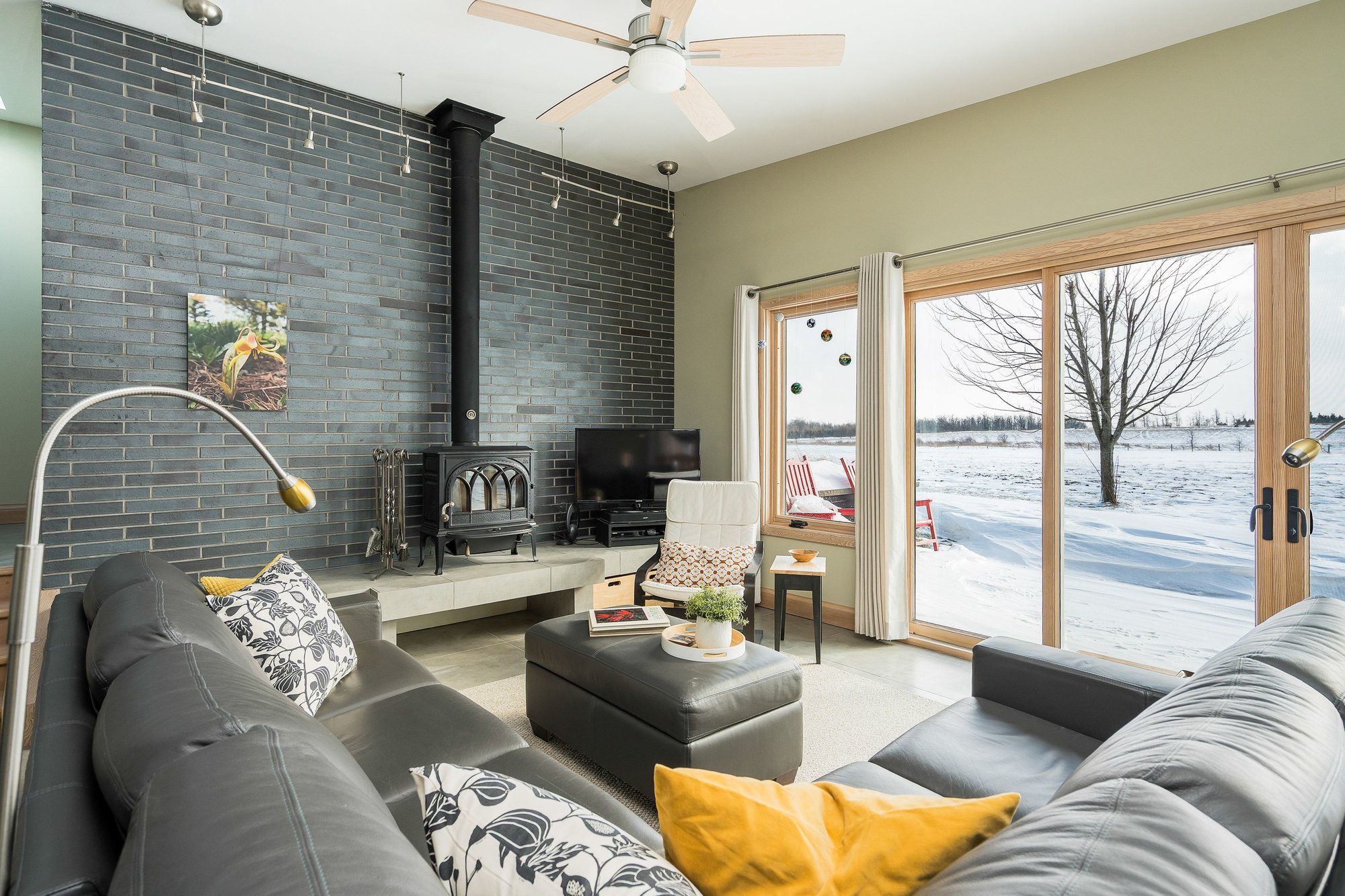 016_837177_4th_line_east_16_423