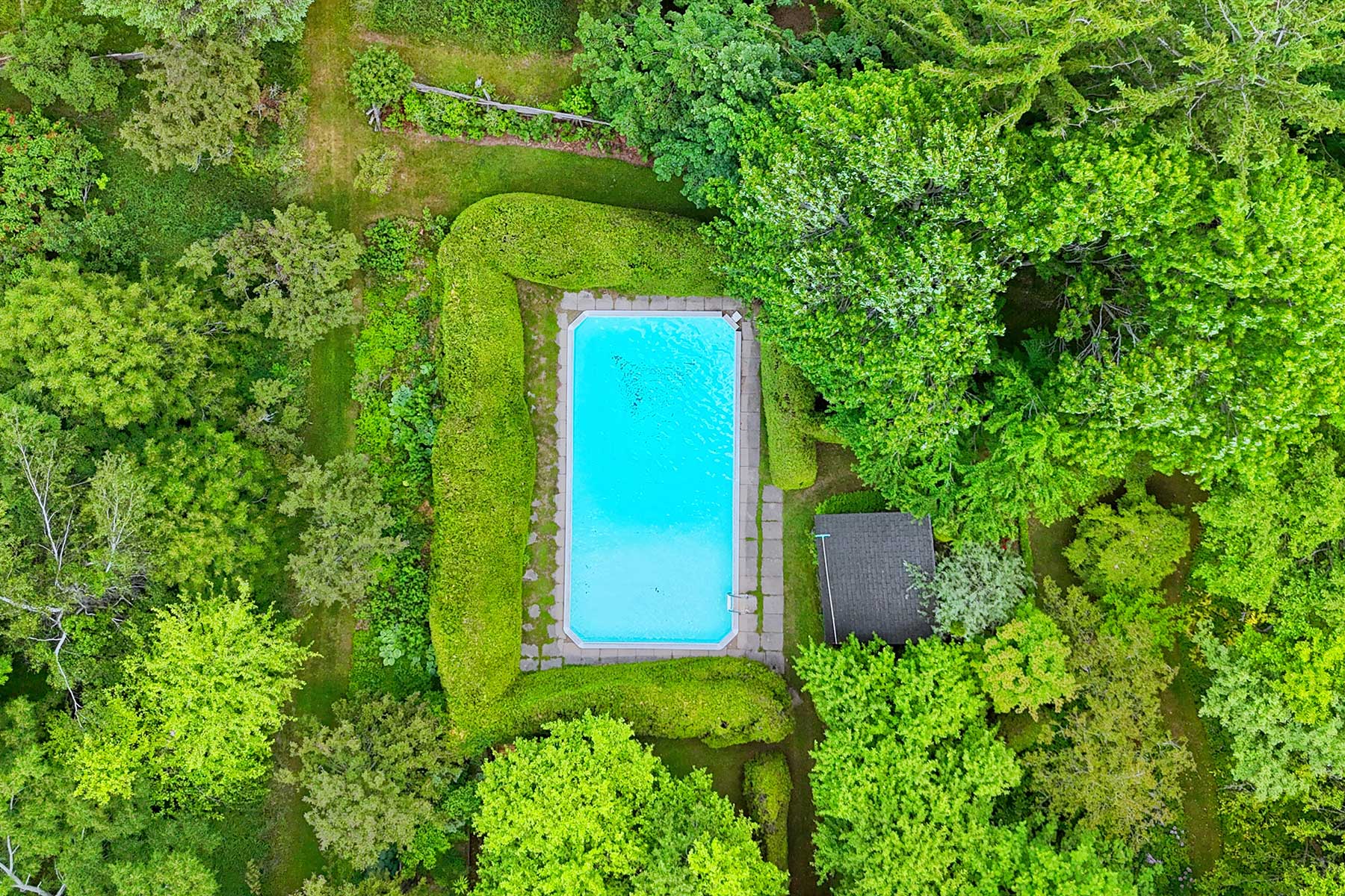547231-8-sideroad-exterior-mulmur-suzanne-lawrence-01