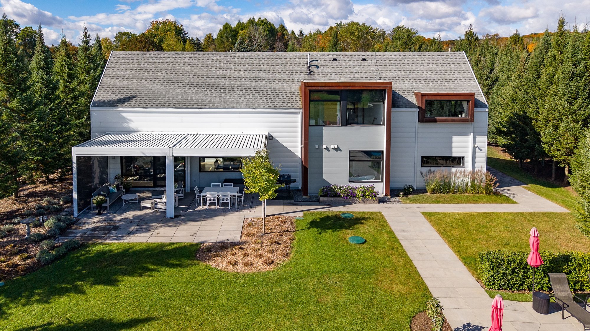 758021 The Mulmur Modern
